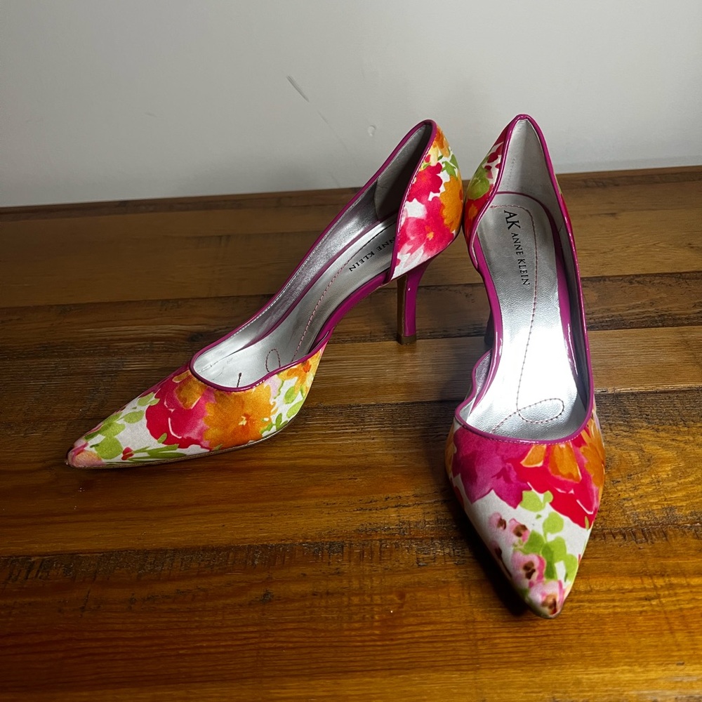 Anne Klein floral print heel
